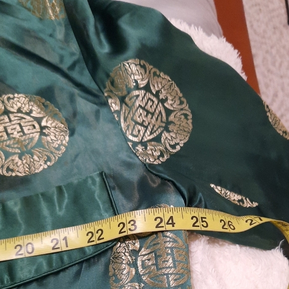 Elegant Green Satin Robe with Gold Accents - Picture 5 of 10